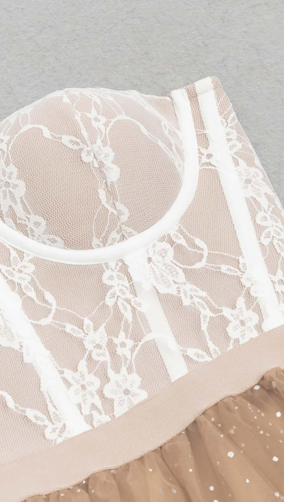 MIDIKLEID MIT SPITZENKORSETTSAUM IN BRAUN