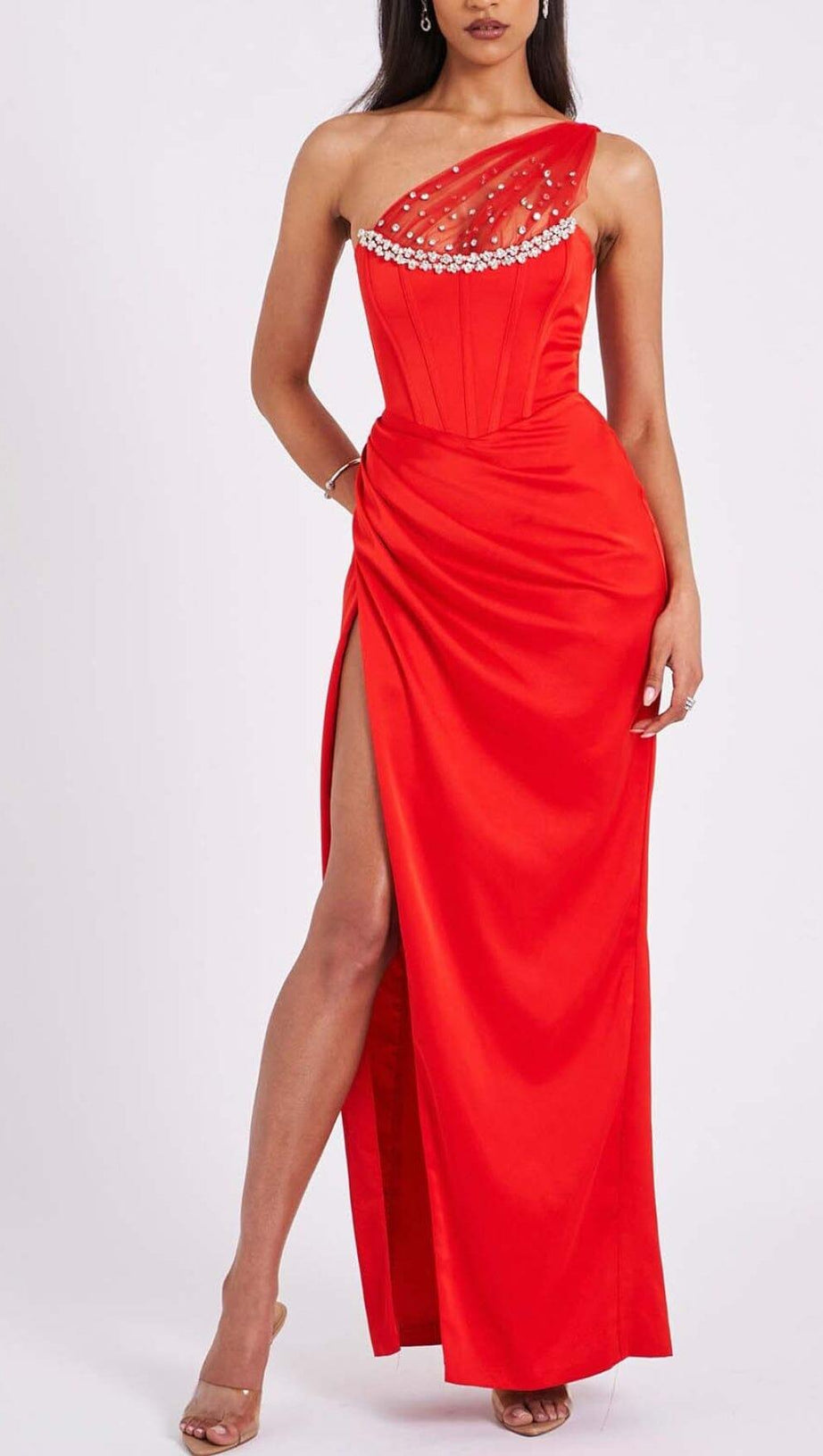 MIDIKLEID AUS GLITZER-SPITZE IN WEINROT