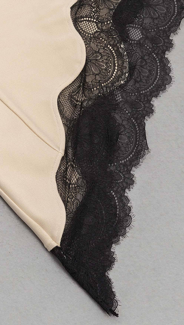 HIGH-LOW-KLEID MIT SPITZENRIEMEN IN ELFENBEIN
