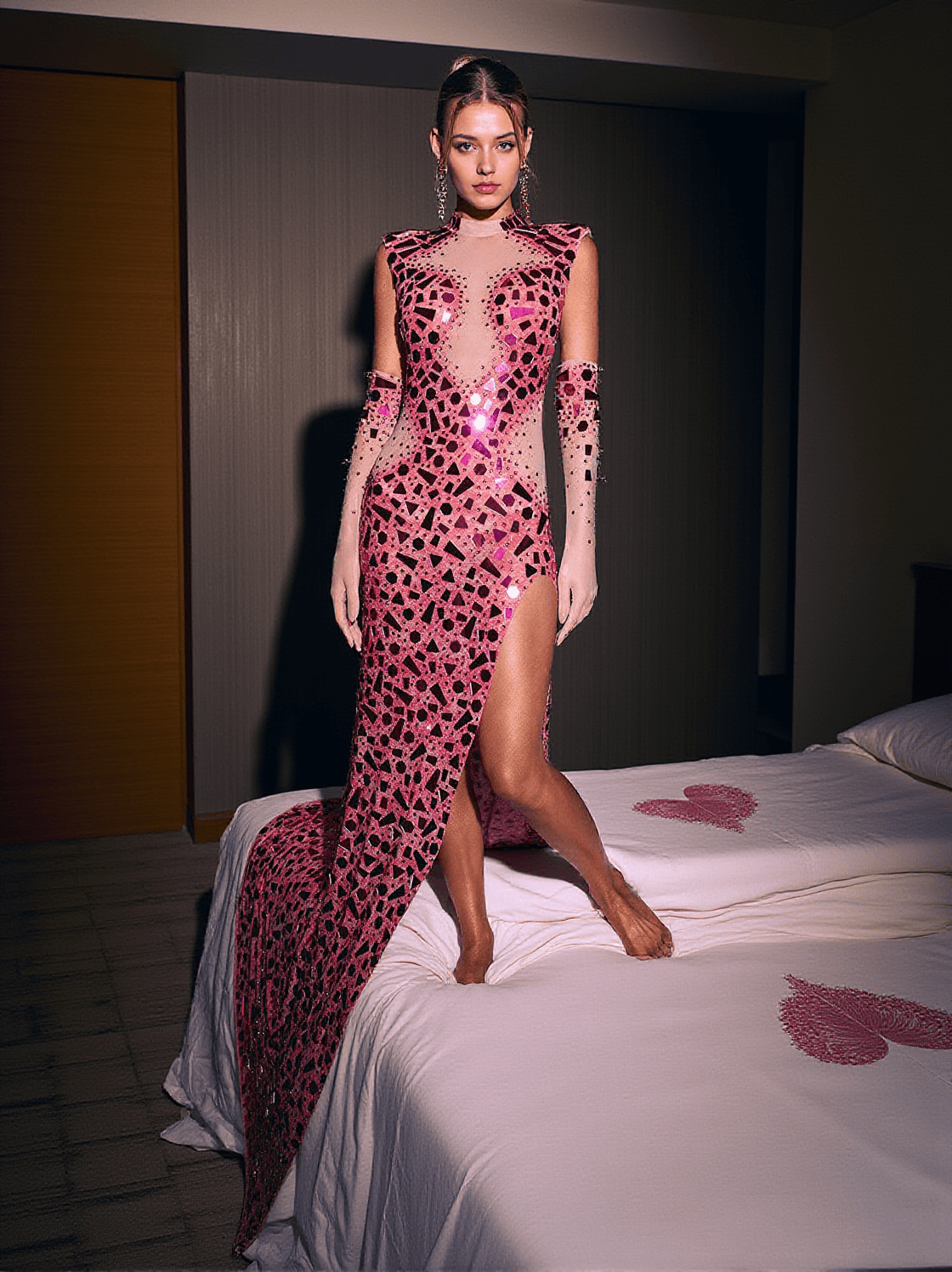 Dolor – Verziertes Maxikleid mit Handschuhen in Rosa mit Ärmeln