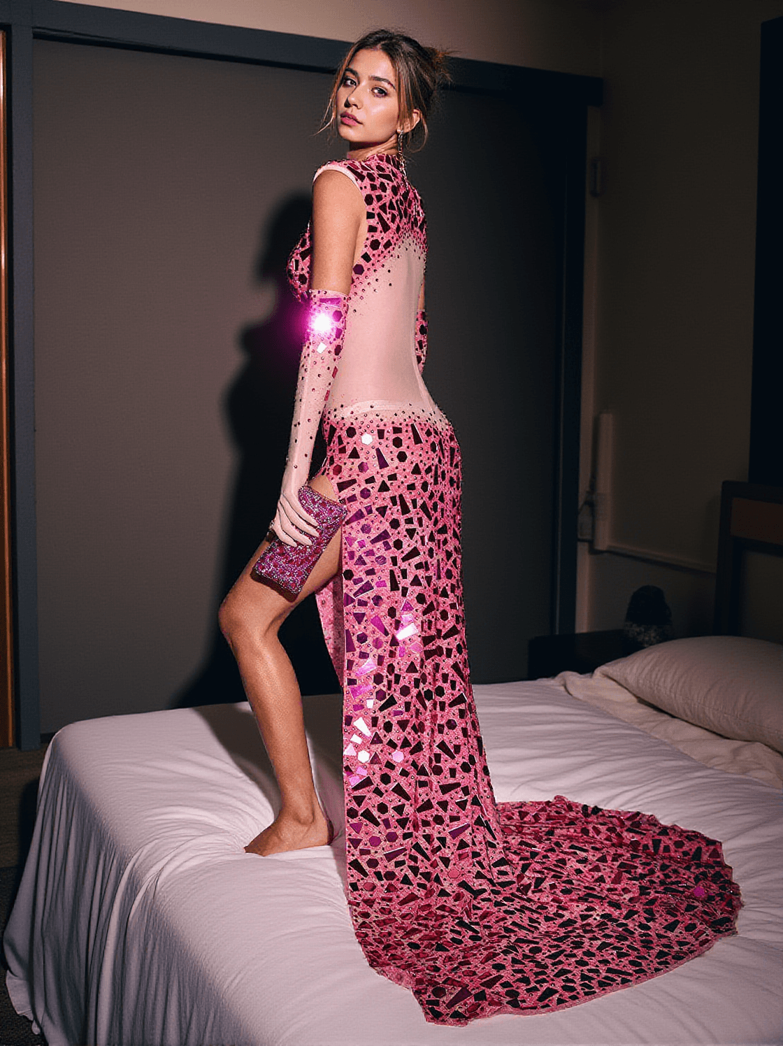 Dolor – Verziertes Maxikleid mit Handschuhen in Rosa mit Ärmeln