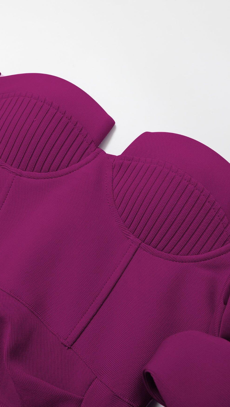 ABITO BENDAGGIO CON SPACCHI E MANICHE DRAPPEGGIATE SENZA SPALLINE IN ROSSO ROSA