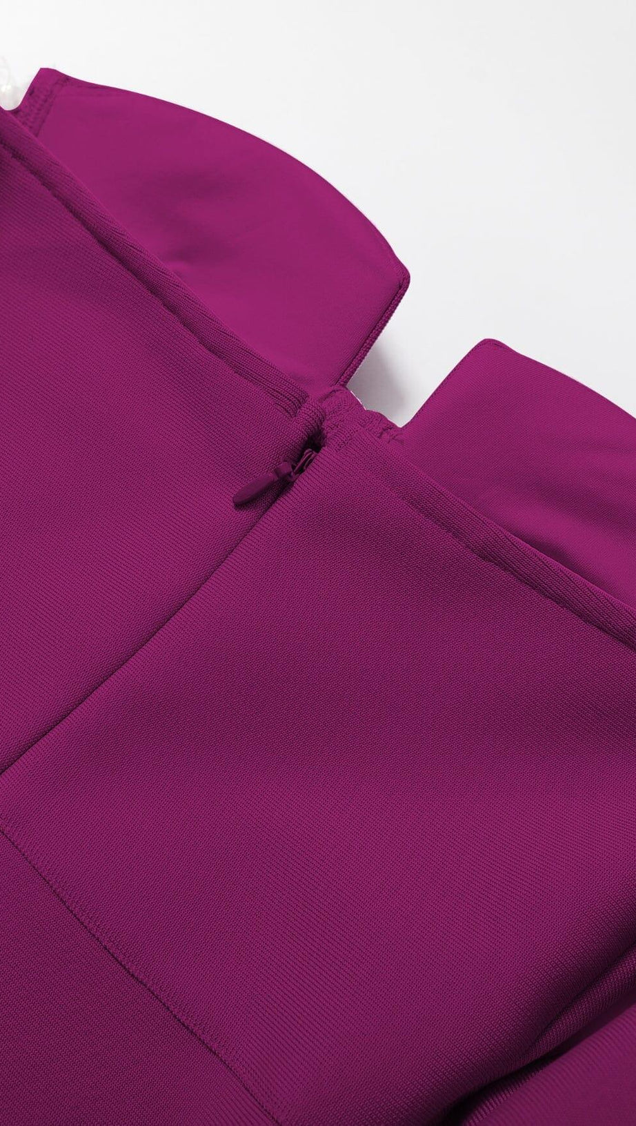 ABITO BENDAGGIO CON SPACCHI E MANICHE DRAPPEGGIATE SENZA SPALLINE IN ROSSO ROSA