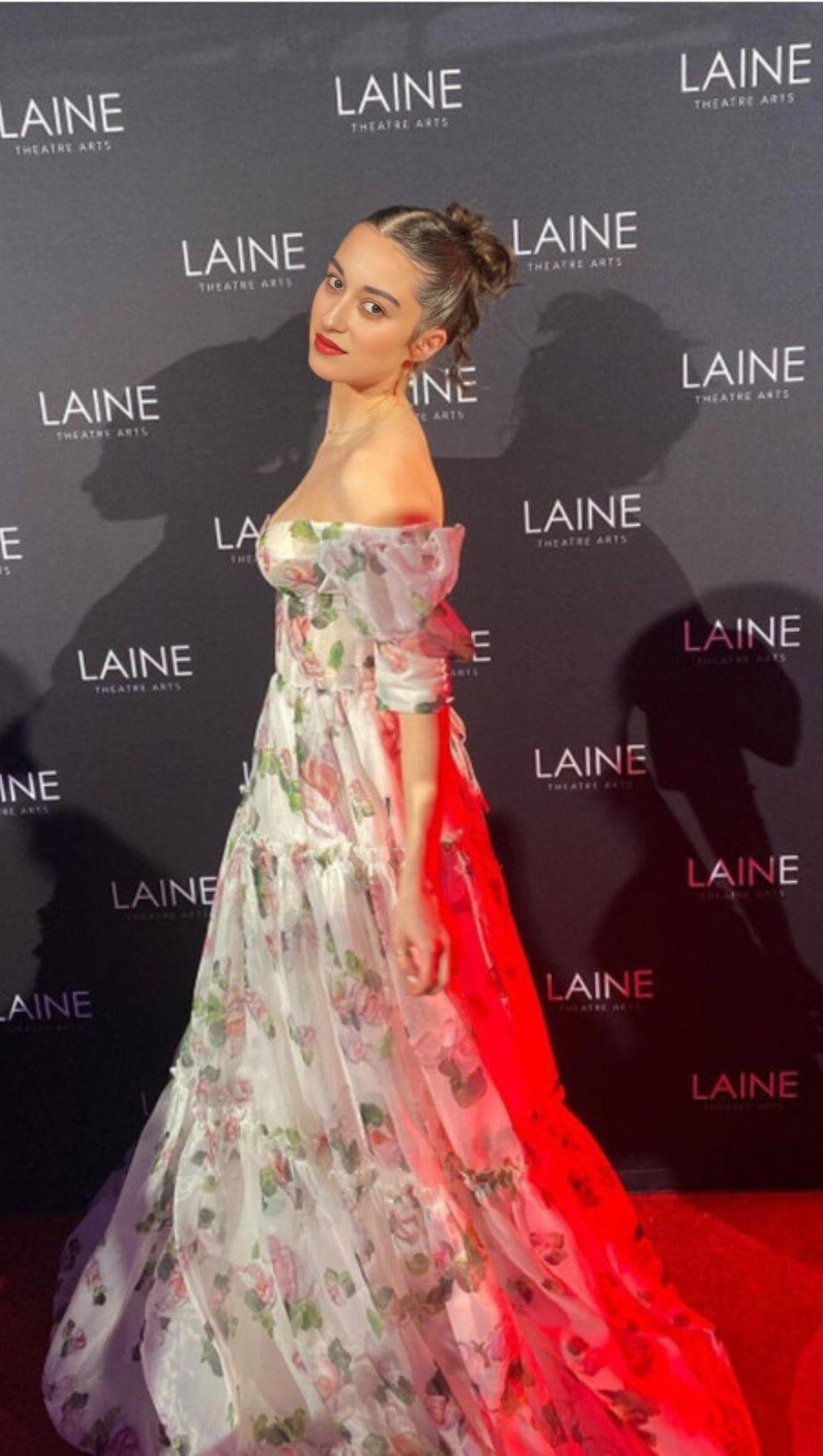 Schulterfreies Maxikleid mit Blumenmuster