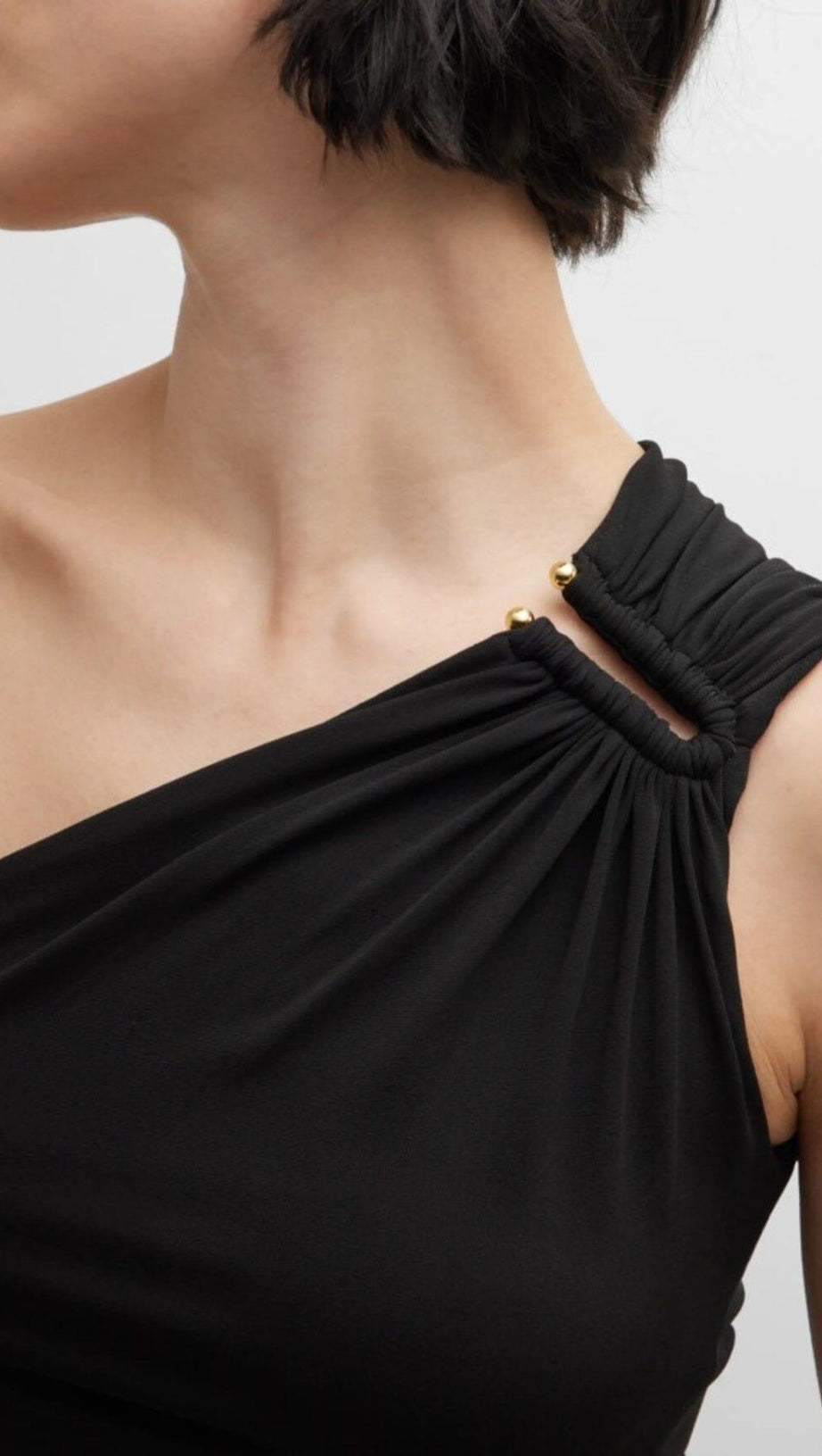 ONE SHOULDER CUTOUT MIDI DRESS IN BLACK