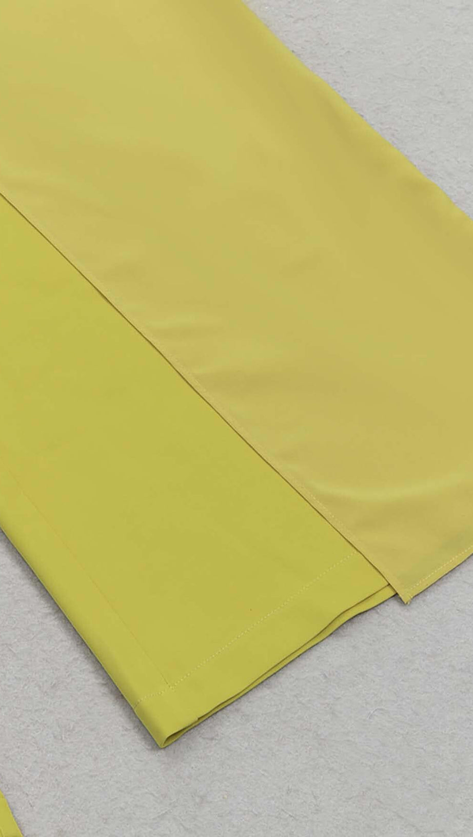 TUTA MONOSPALLA A BALZE COLOR OLIVA