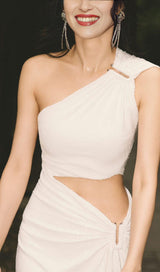 ONE-SHOULDER HIGH LOW DRESS IN WHITE