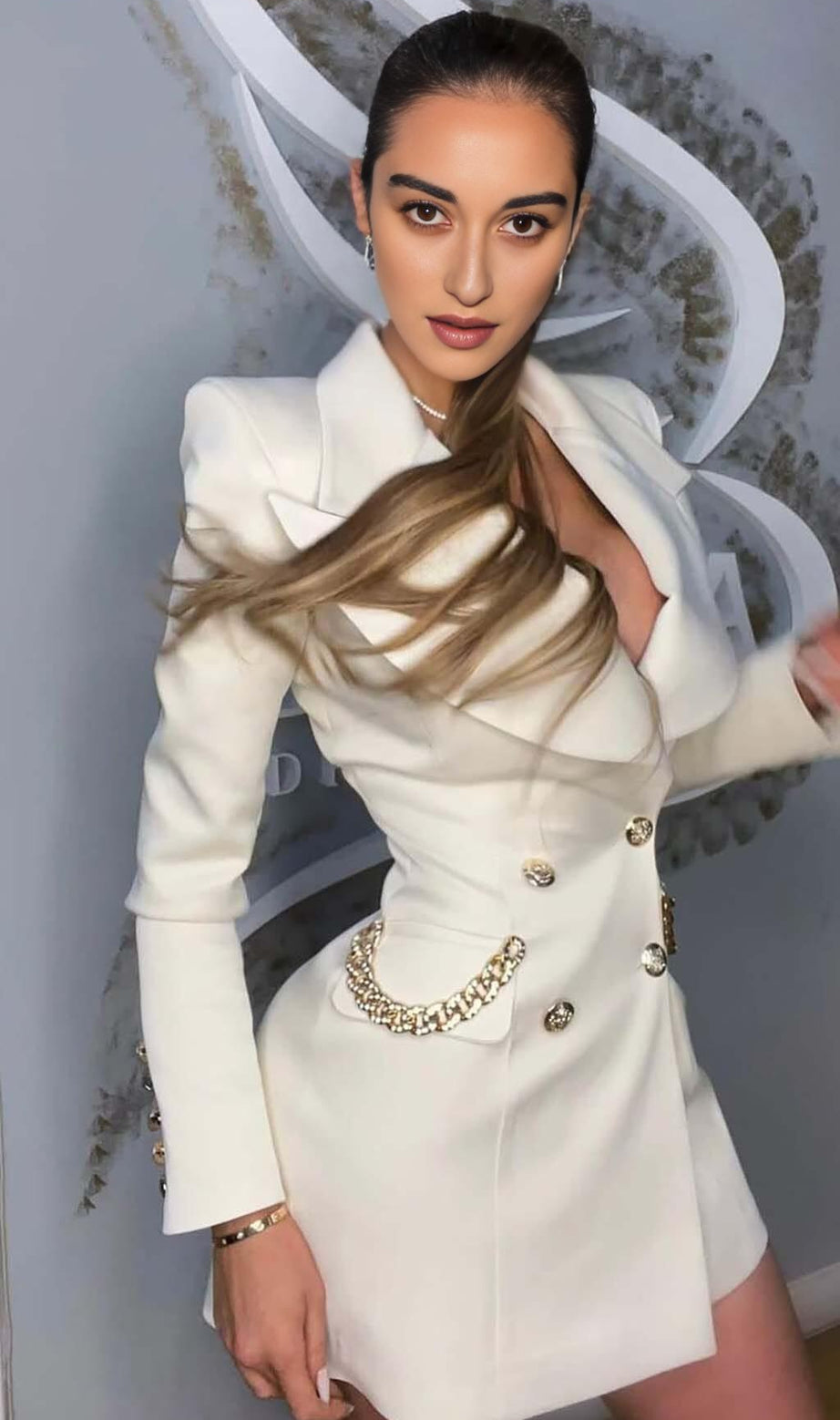 PLUNGE BOTTONS JACKET DRESS IN WHITE