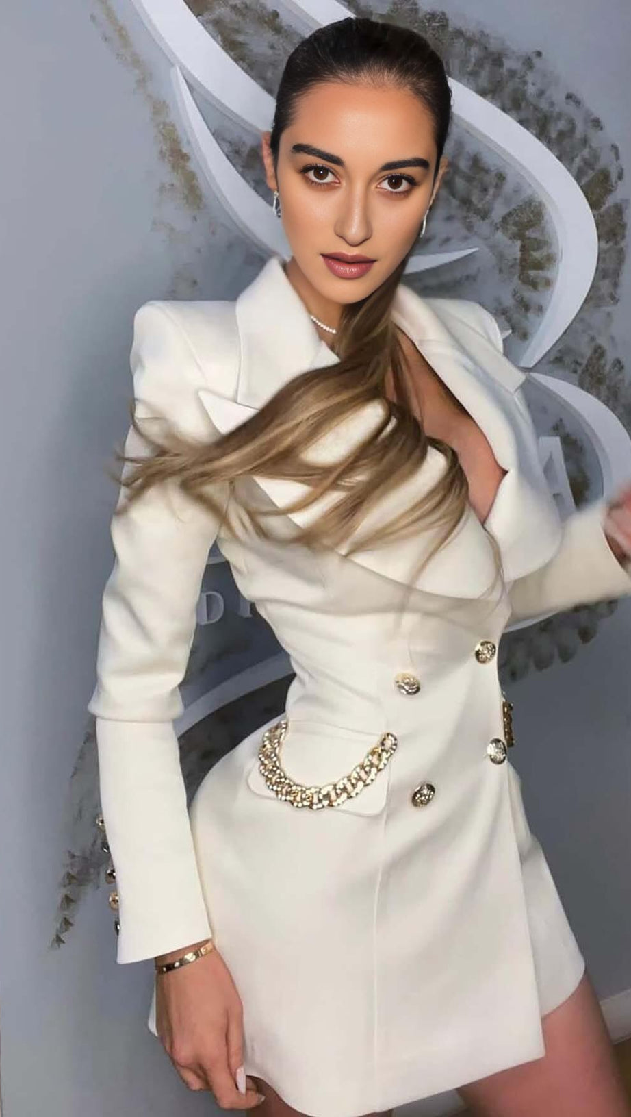 PLUNGE BOTTONS JACKET DRESS IN WHITE