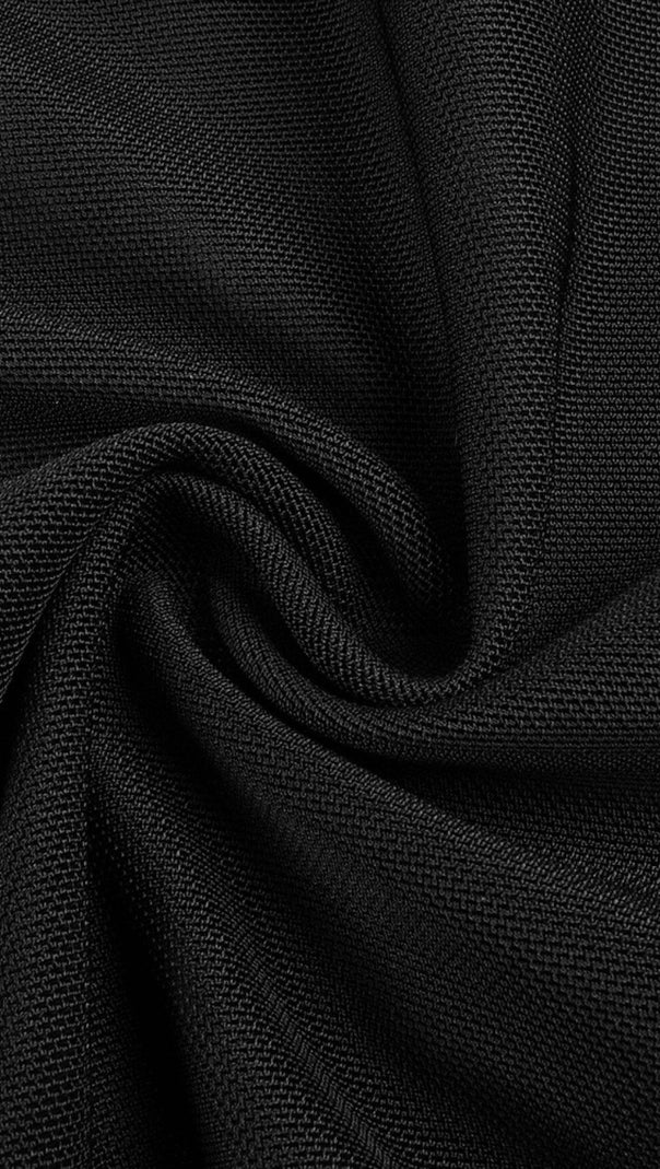 ABITO CON SCOLLATURA PROFONDA E VOLANT NERO