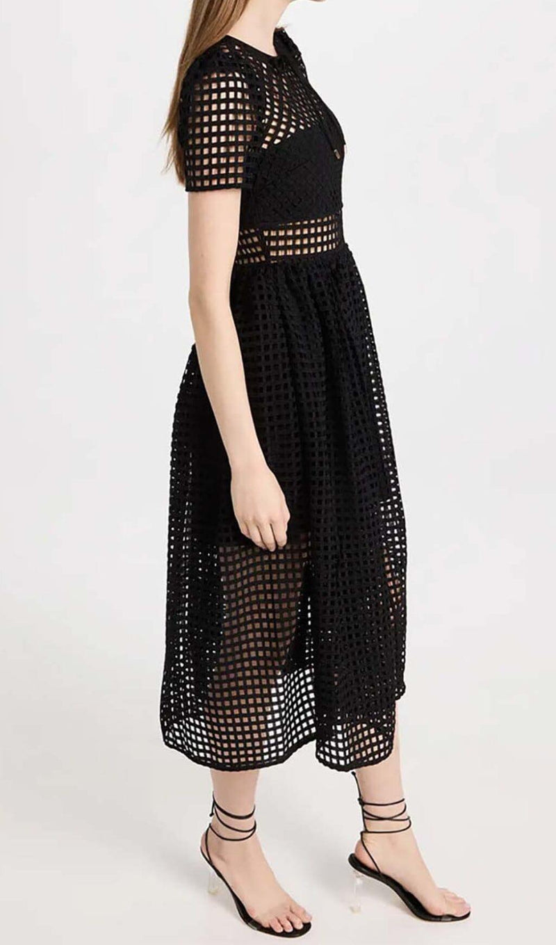 PUFFED SLEEVE LACE MIDI DRESS IN BLACK