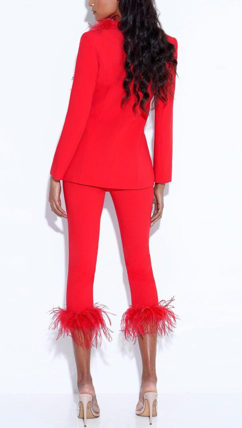 ROTER BLAZERANZUG MIT FEDERBESATZ
