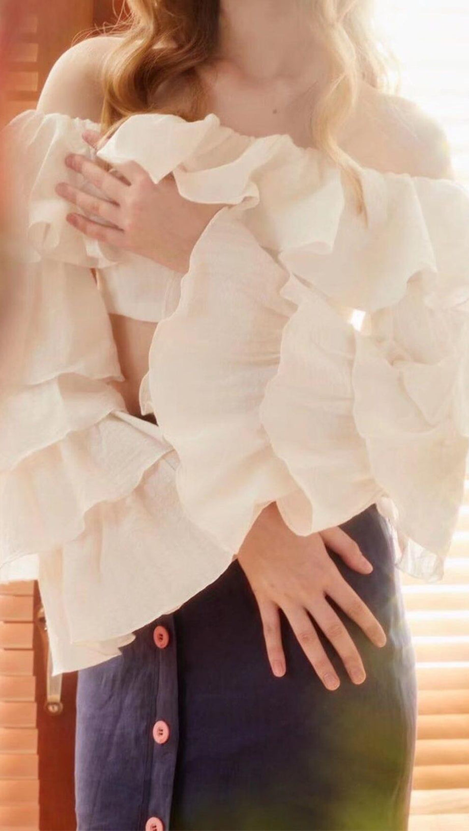 CROP TOP MIT RÜSCHENBESATZ