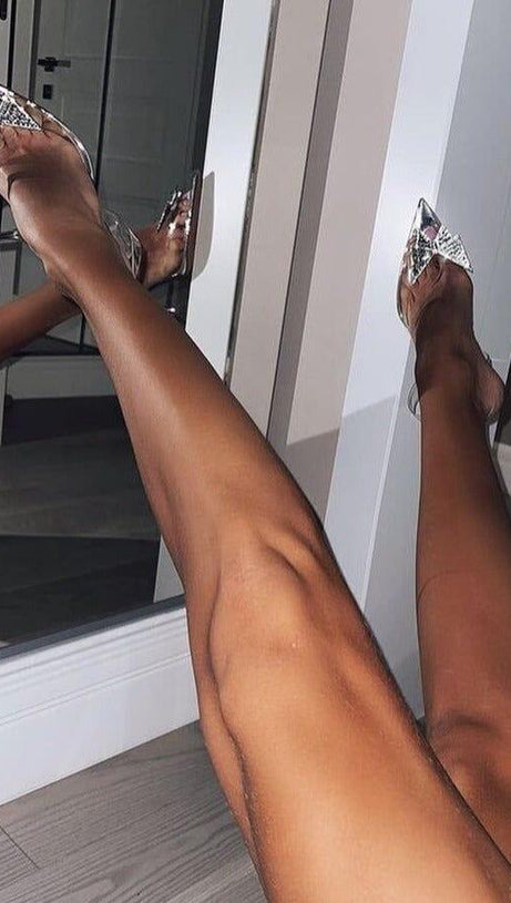 SECRET HEELS MIT KRISTALL-SCHMETTERLINGSBROSCHE