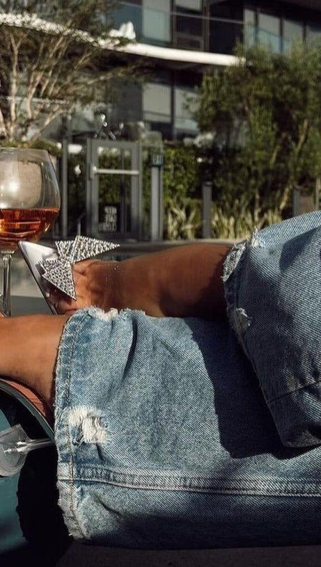 SECRET HEELS MIT KRISTALL-SCHMETTERLINGSBROSCHE