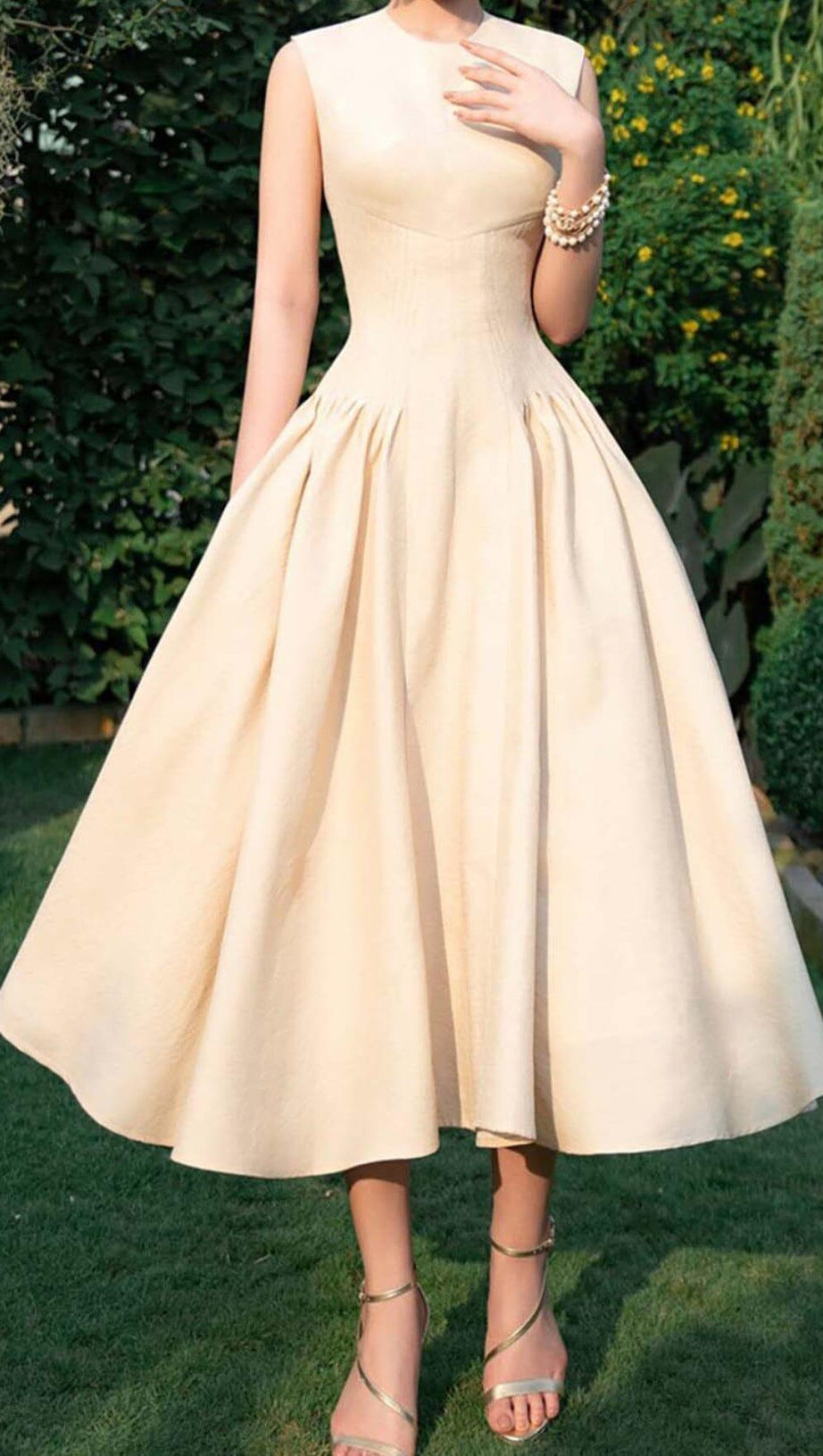 SLEEVELESS CORSET MIDI DRESS IN BEIGE