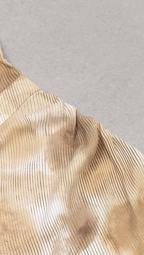 ABITO MIDI CON SPACCO SULLA COSCIA E STAMPA A POIS IN CHICCHI DI CAFFÈ