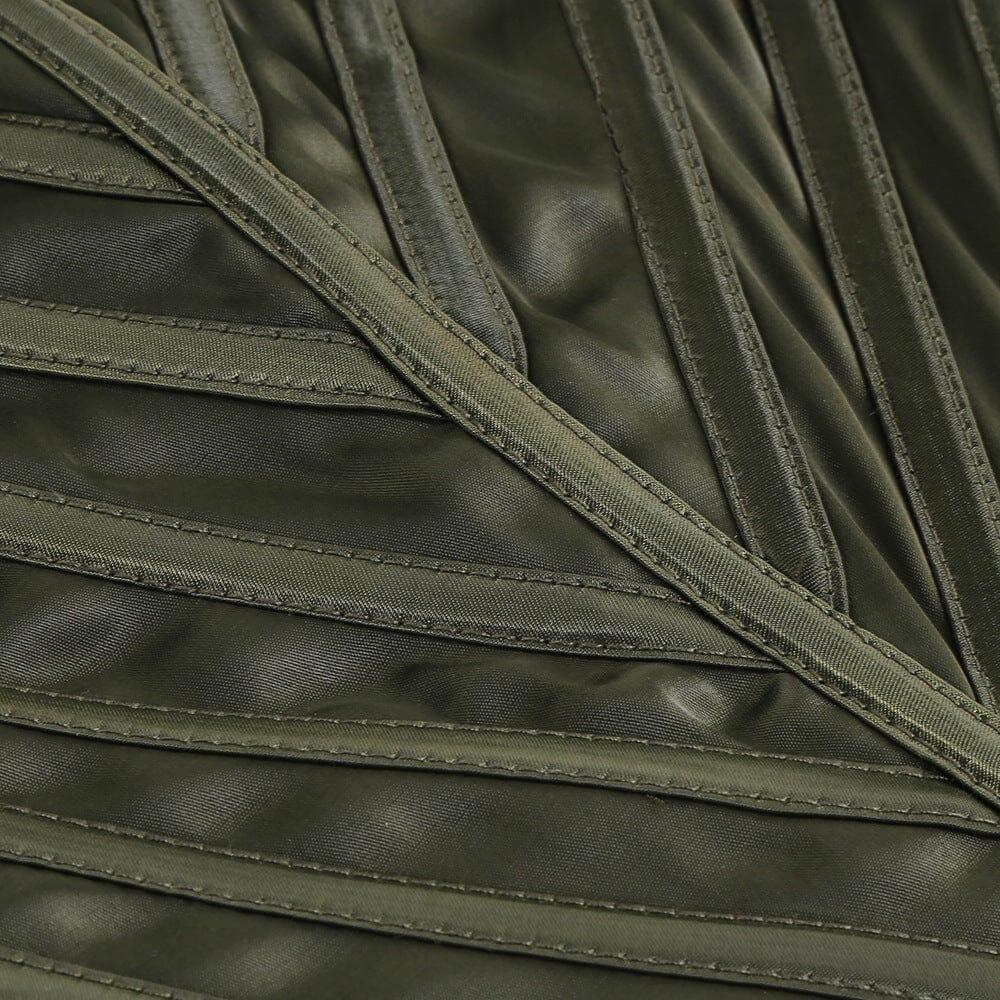 TRÄGERLOSES MAXIKLEID AUS SATIN MIT GESCHLAGENEM ÄRMEL