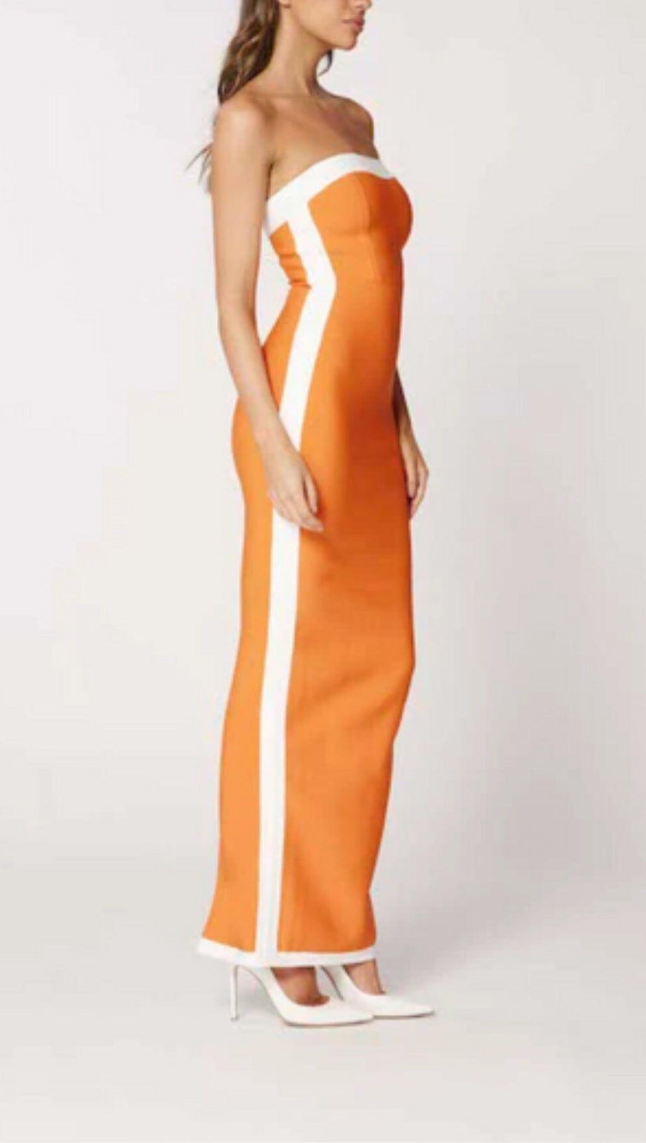 TRÄGERLOSES MAXIBANDAGEKLEID MIT SCHLITZ