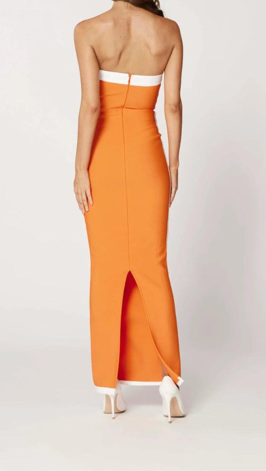 TRÄGERLOSES MAXIBANDAGEKLEID MIT SCHLITZ