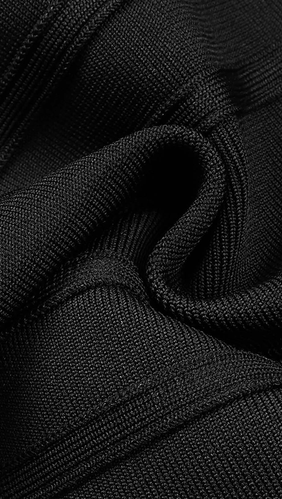 BANDAGE-MIDIKLEID MIT TRÄGERN IN SCHWARZ