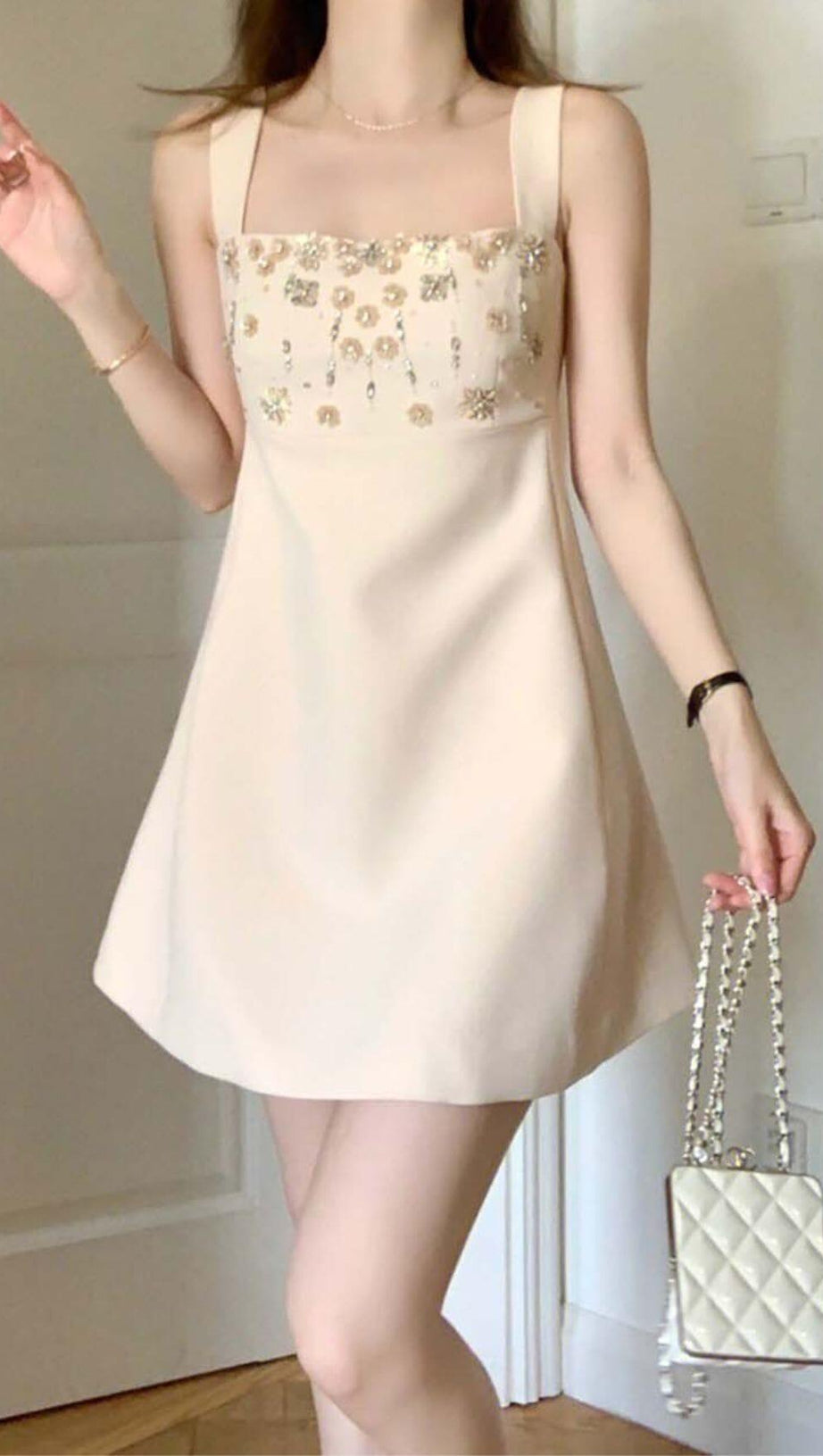 MINI ABITO CON SPALLINE E CRISTALLI IN BEIGE