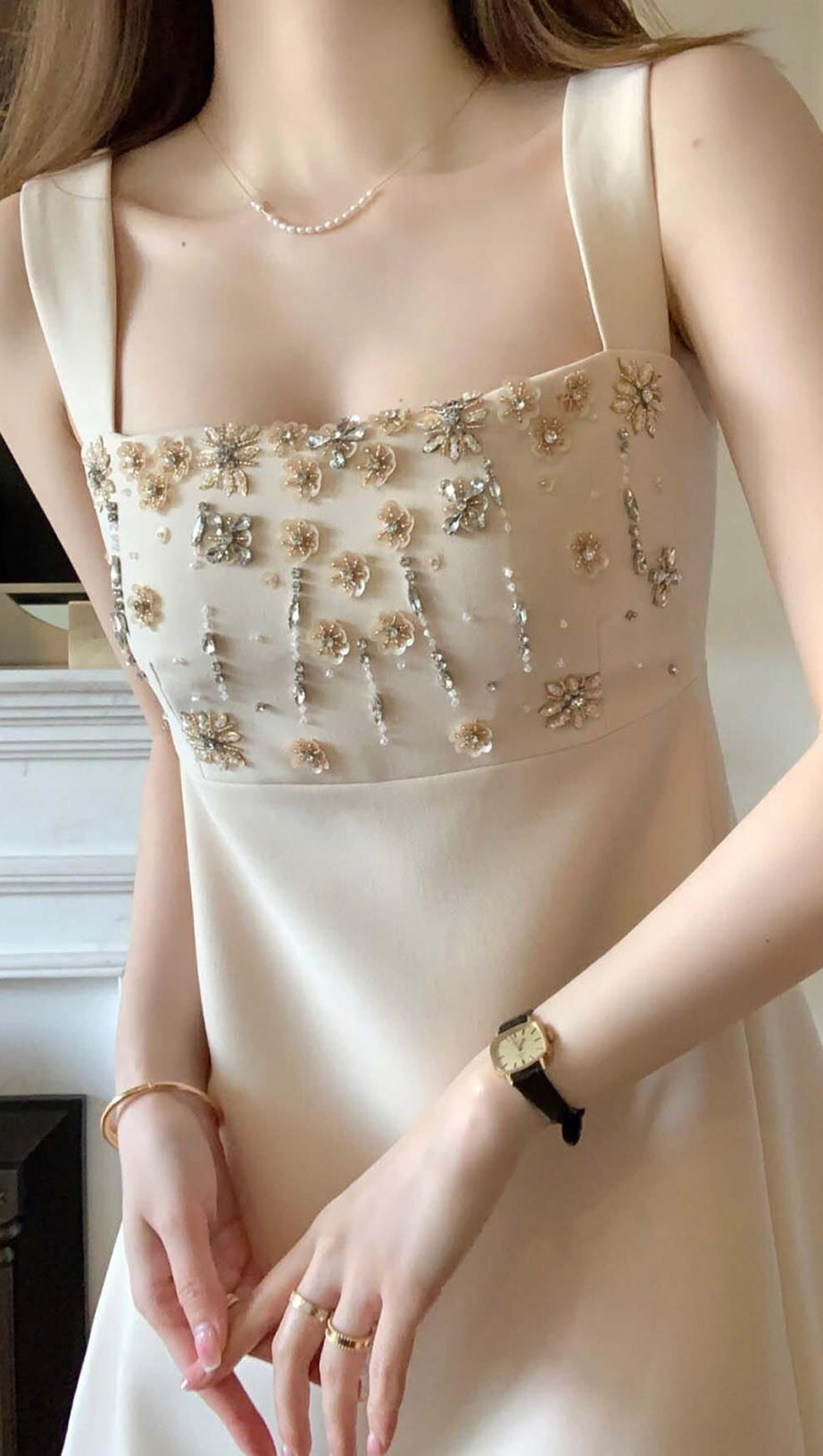 MINI ABITO CON SPALLINE E CRISTALLI IN BEIGE