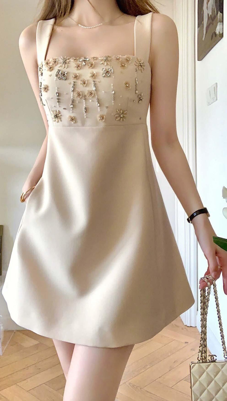 MINI ABITO CON SPALLINE E CRISTALLI IN BEIGE