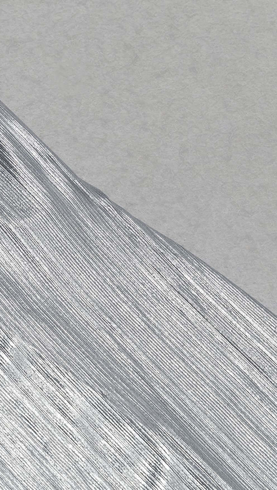 MIDIKLEID MIT TRÄGERN UND SPLITT IN METALLIC-SILBER