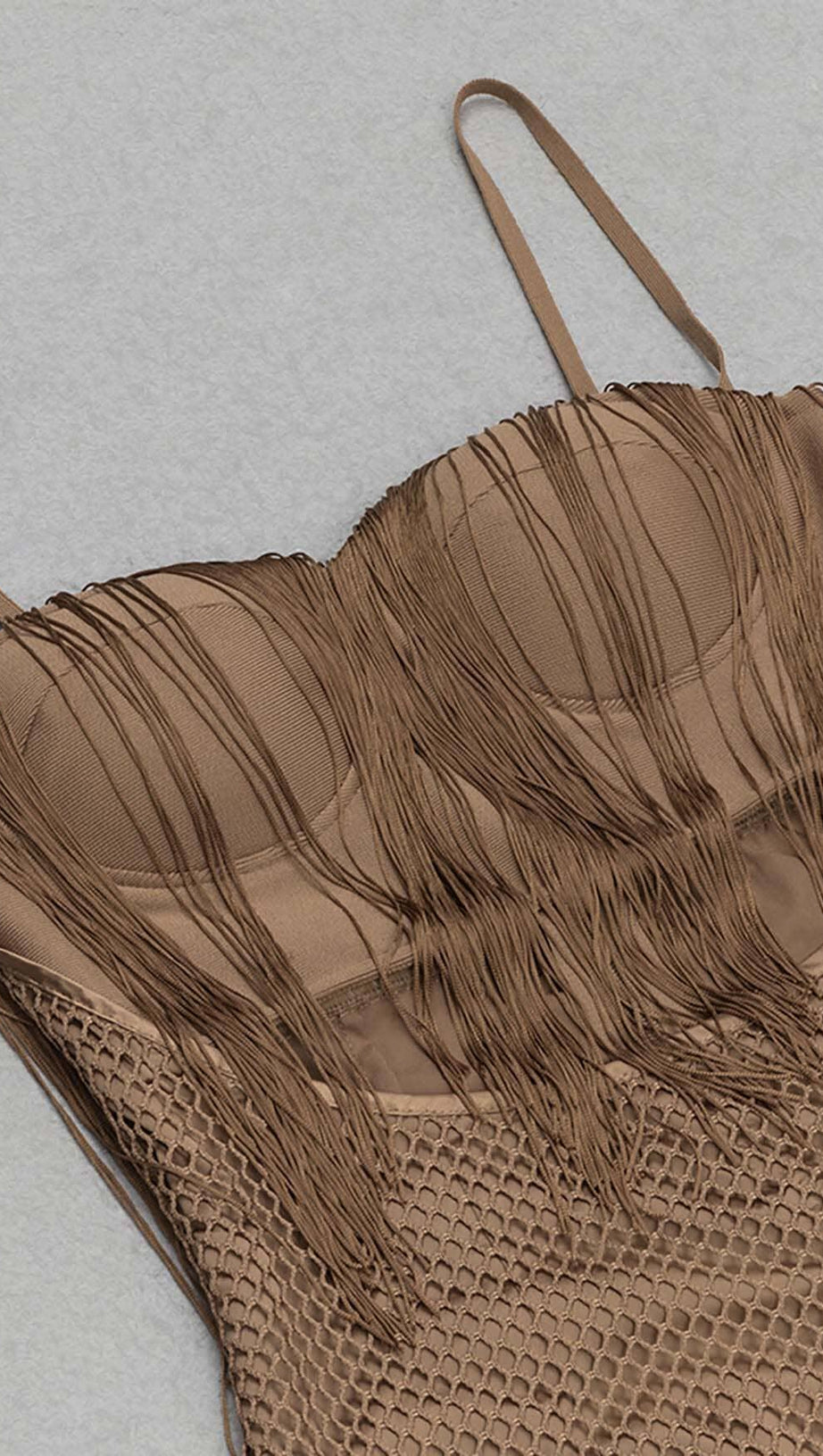 MIDIKLEID AUS QUASTENNETZ IN BRAUN