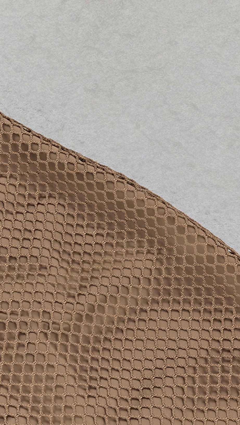 MIDIKLEID AUS QUASTENNETZ IN BRAUN