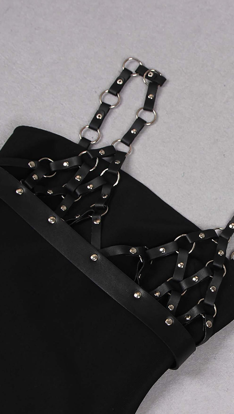 BANDAGE-MIDIKLEID MIT OBERSCHENKELSCHLITZ IN SCHWARZ