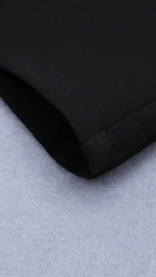 Jumpsuit aus Seidenfaille mit verdrehter Schleife