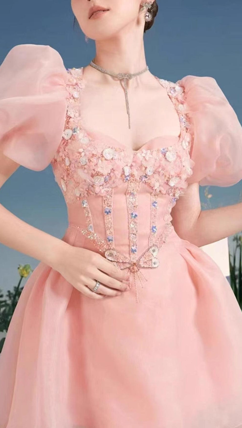 MINI ABITO CON RICAMI FIORITI TRIDIMENSIONALI