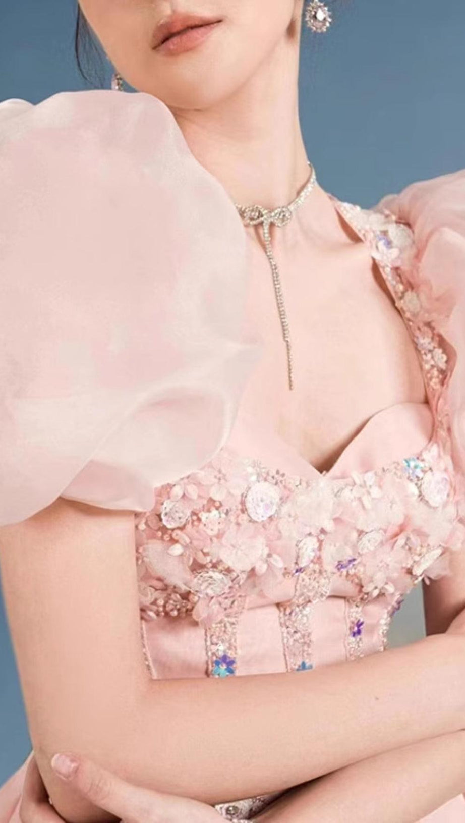 MINI ABITO CON RICAMI FIORITI TRIDIMENSIONALI