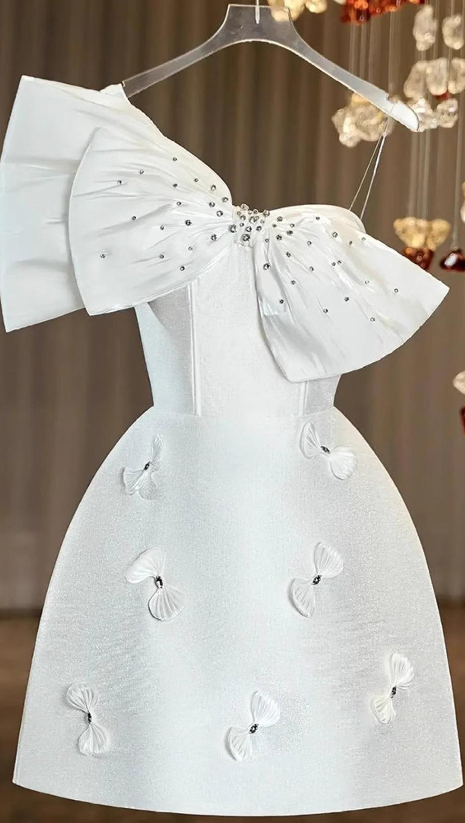 A-LINIE-MINIKLEID AUS TAFT MIT ASYMMETRISCHEN SCHULTERN