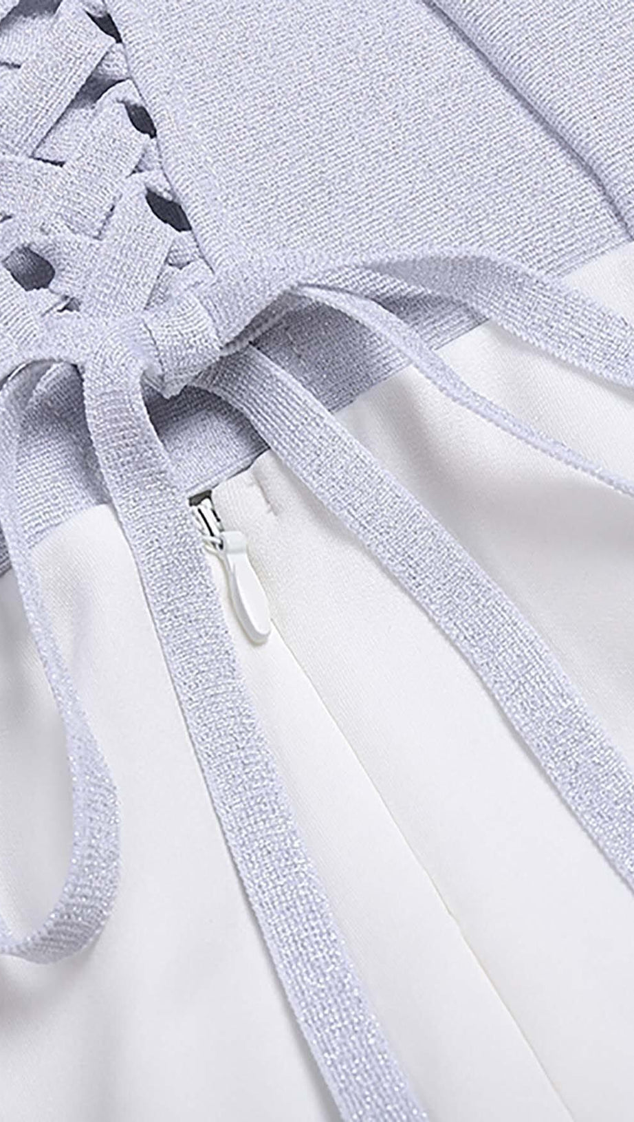 BANDEAU-MAXIKLEID MIT TAILLE IN WEISS