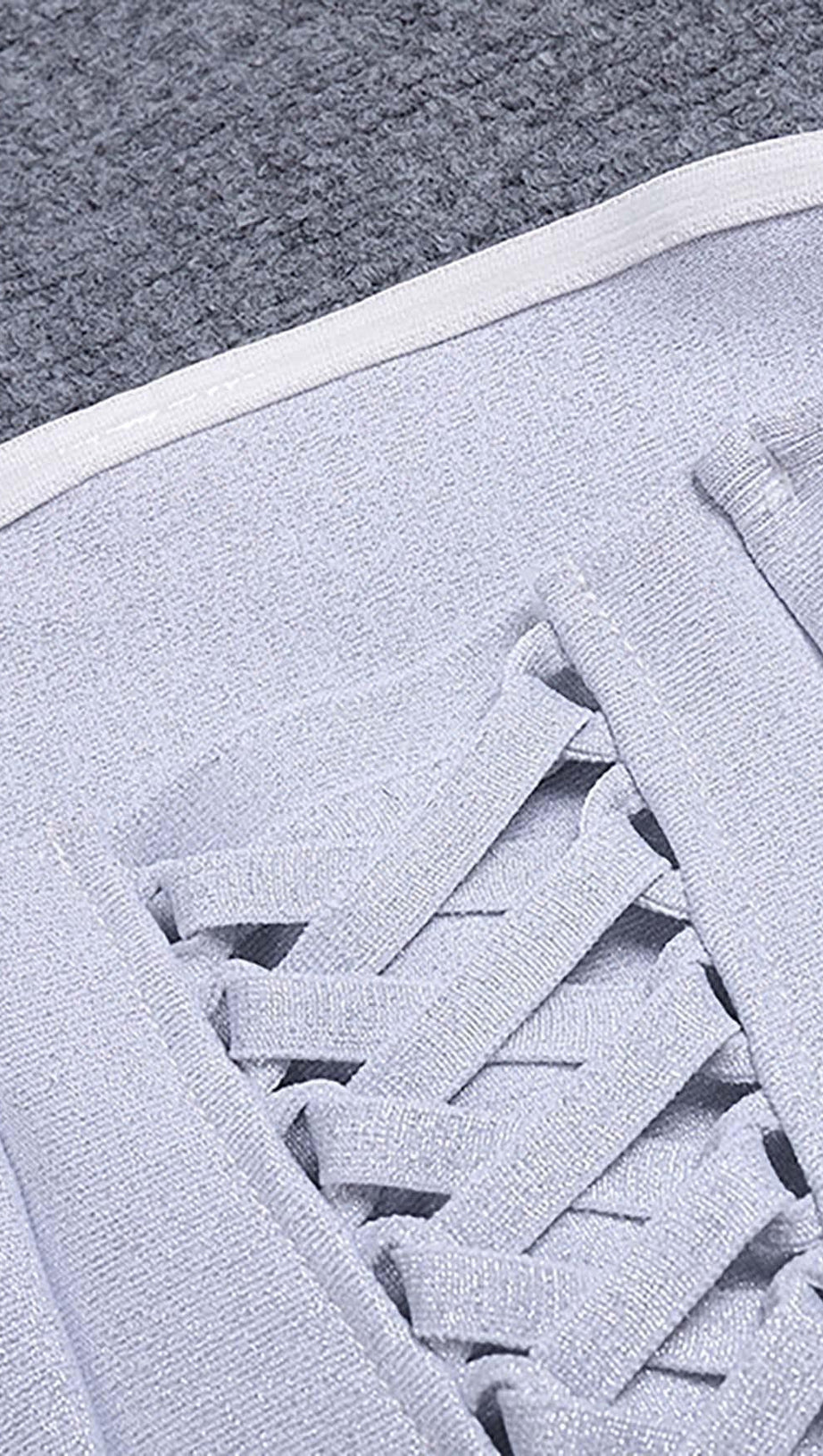 BANDEAU-MAXIKLEID MIT TAILLE IN WEISS