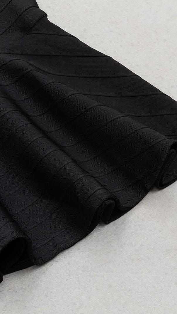 BANDAGE-MIDIKLEID MIT SCHNALLE IN SCHWARZ