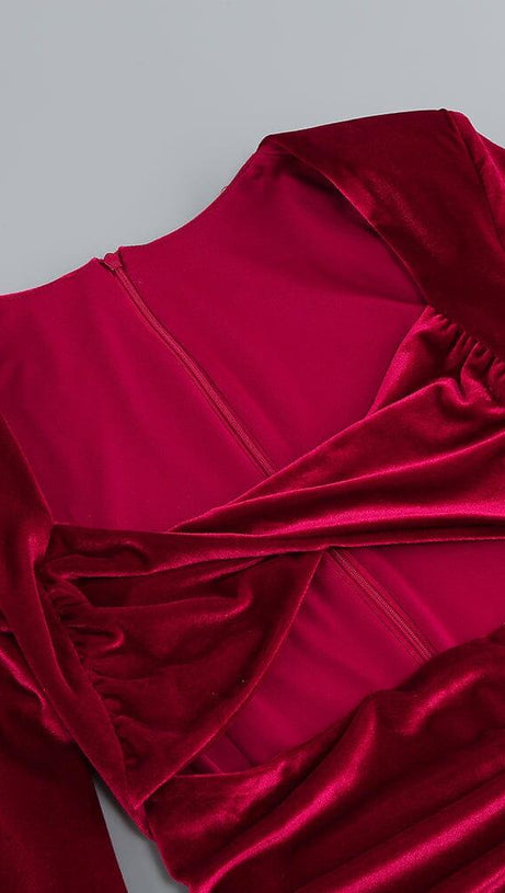 MIDIKLEID AUS SAMT MIT AUSSCHNITT IN WEINROT