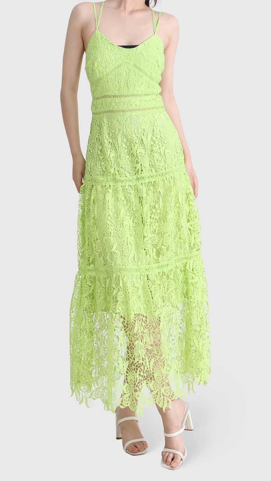 MIDIKLEID MIT STICKEREI UND TRÄGERN IN GRÜN