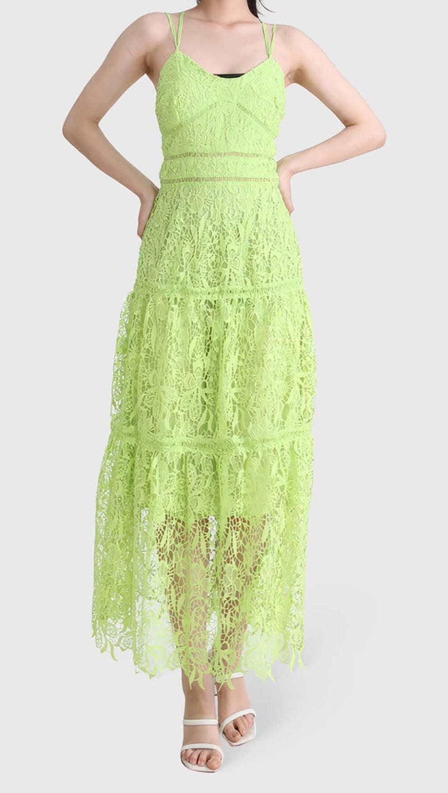 MIDIKLEID MIT STICKEREI UND TRÄGERN IN GRÜN