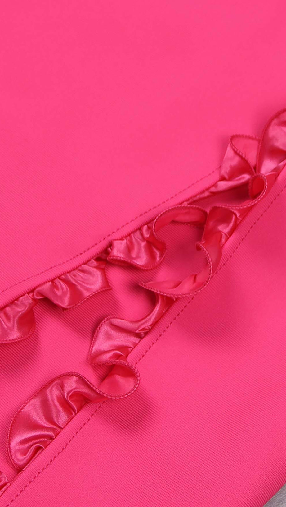 ABITO MIDI CON SPACCO E DECORAZIONI FLOREALI ROSA