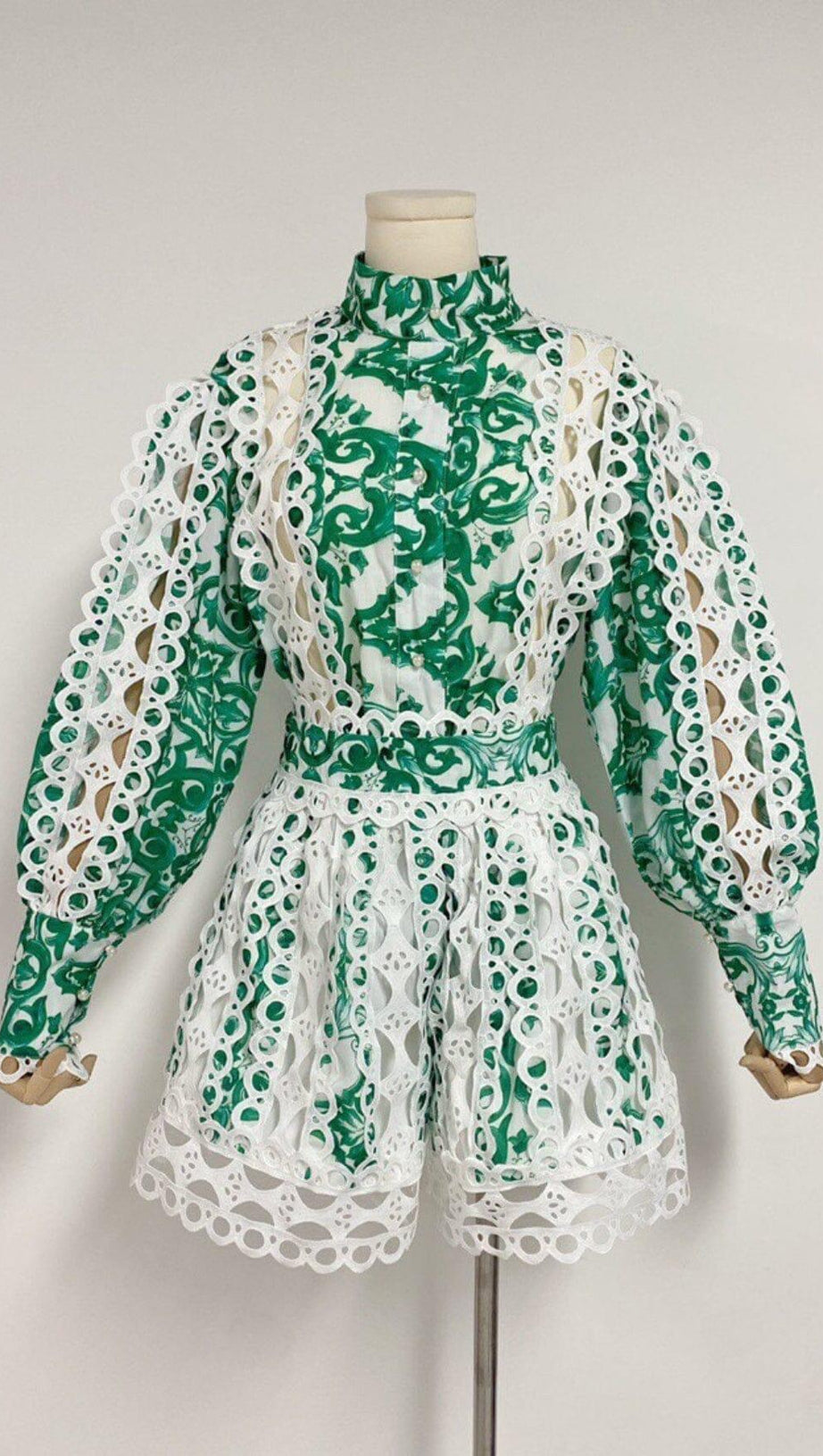 ABITO MIDI A MANICHE LUNGHE CON STAMPA FLOREALE