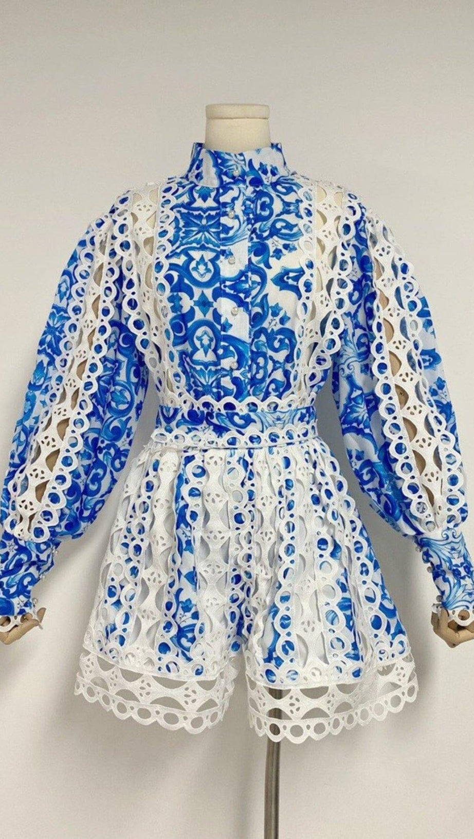 ABITO MIDI A MANICHE LUNGHE CON STAMPA FLOREALE