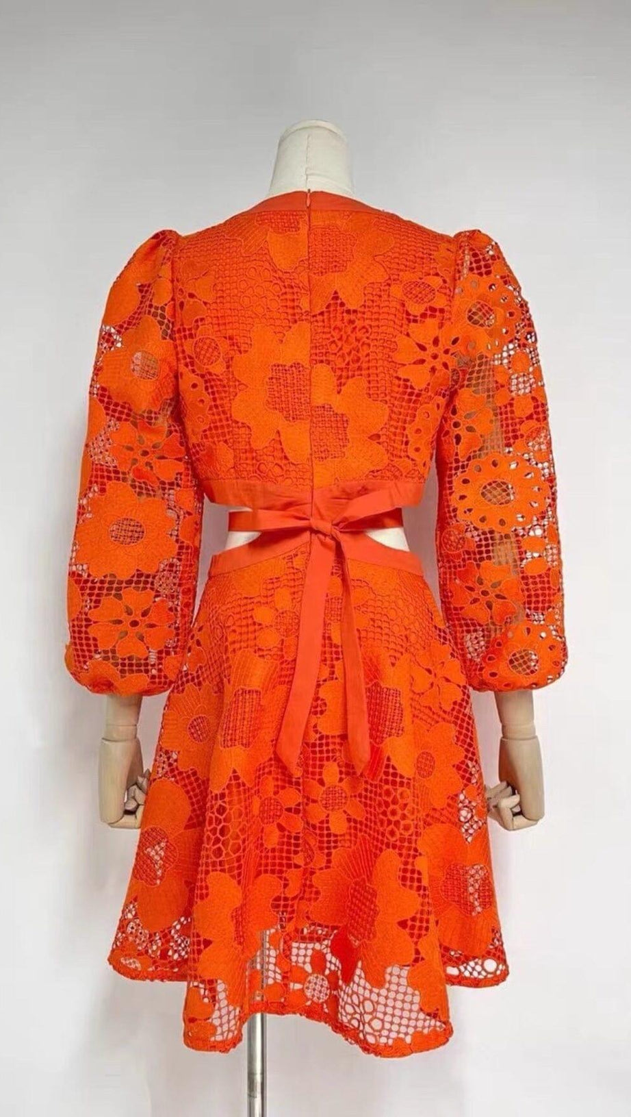 MINI ABITO CON RICAMI FLOREALI IN ARANCIONE FLOREALE