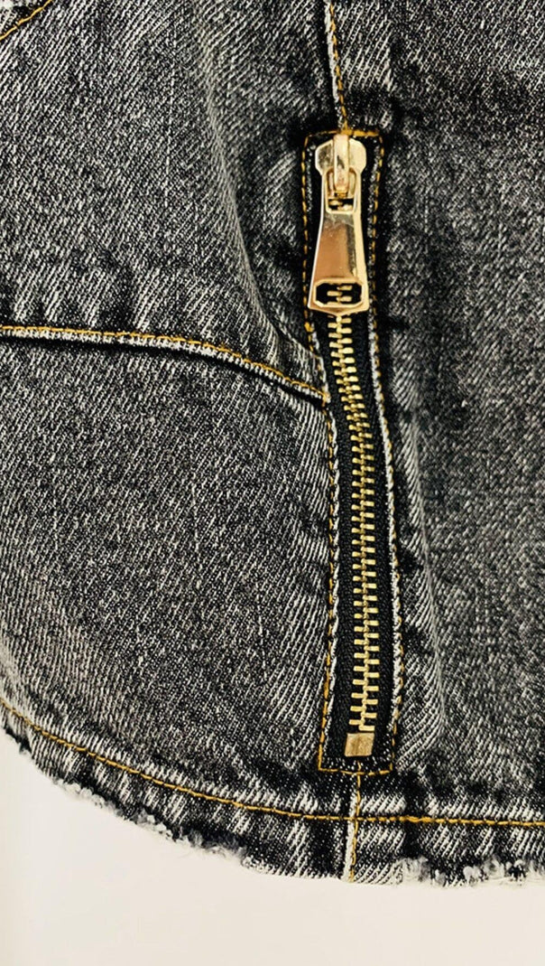 Zweiteiliges Set aus hoch tailliertem, verwaschenem Denim