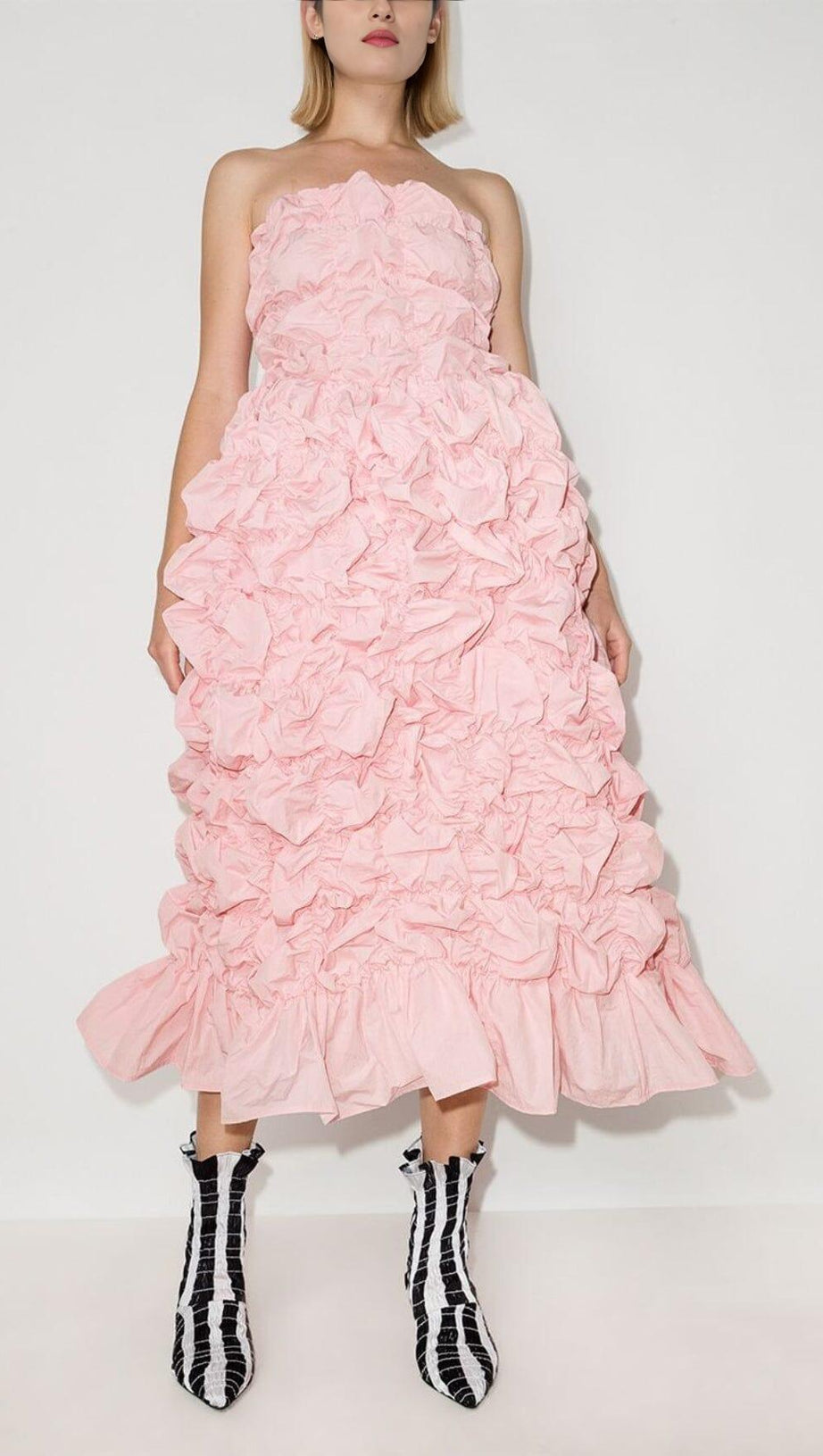 FALTBARES MIDIKLEID MIT RÜSCHEN IN PINK