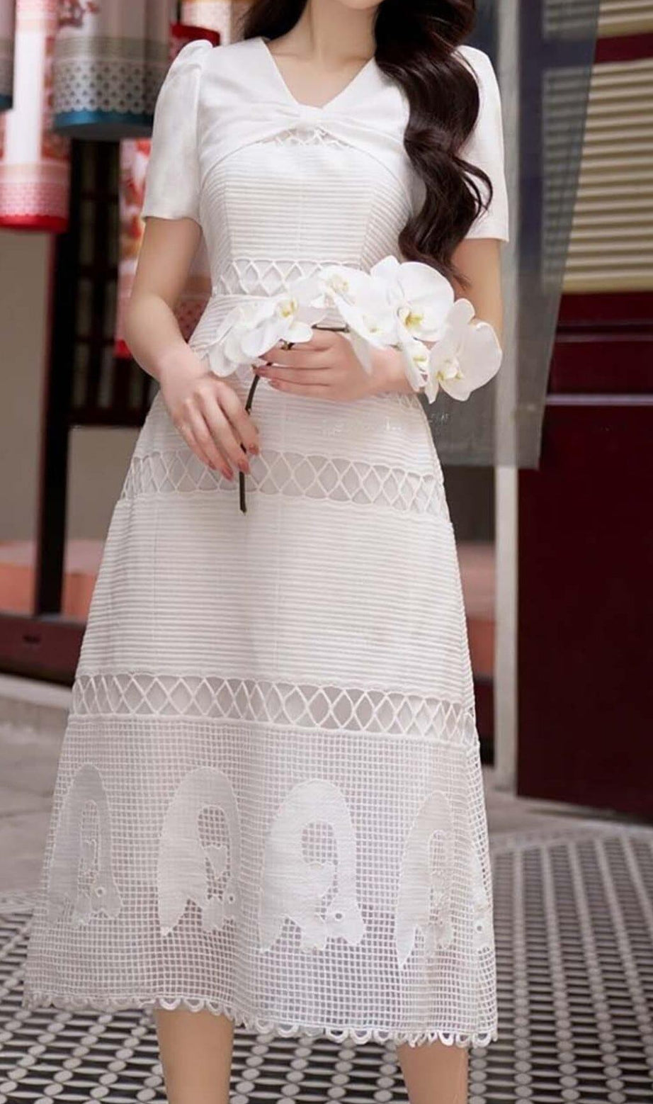 ABITO MIDI CON RICAMI IN PIZZO BIANCO