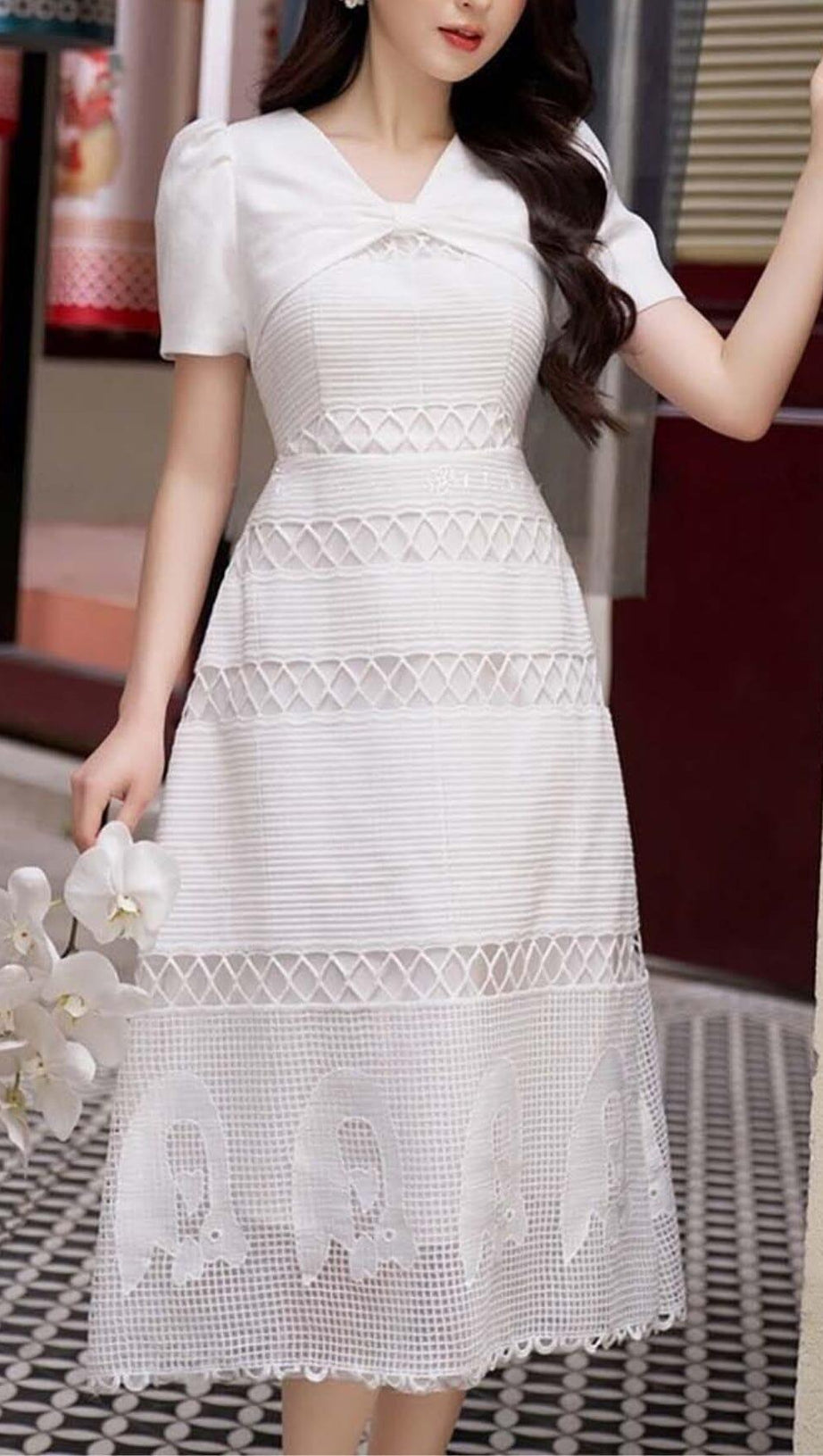 LACE EMBROIDERY MIDI DRESS IN WHITE
